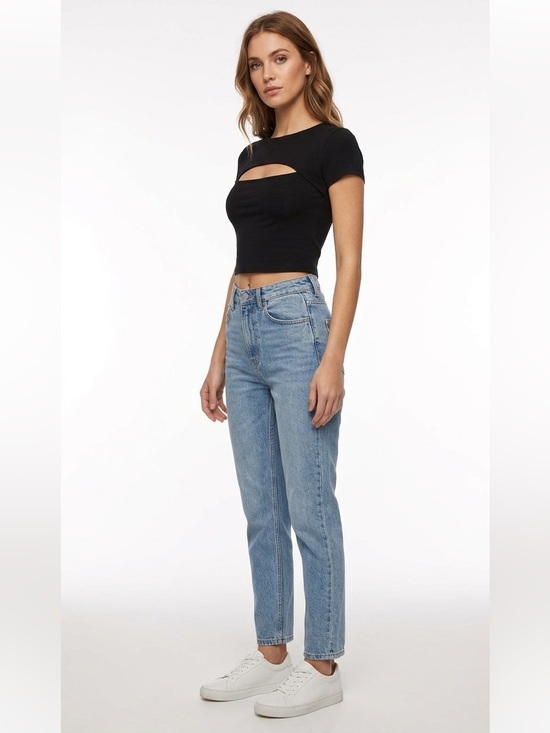Tops - Black Stretchy Cut Out Front Cropped T-Shirt